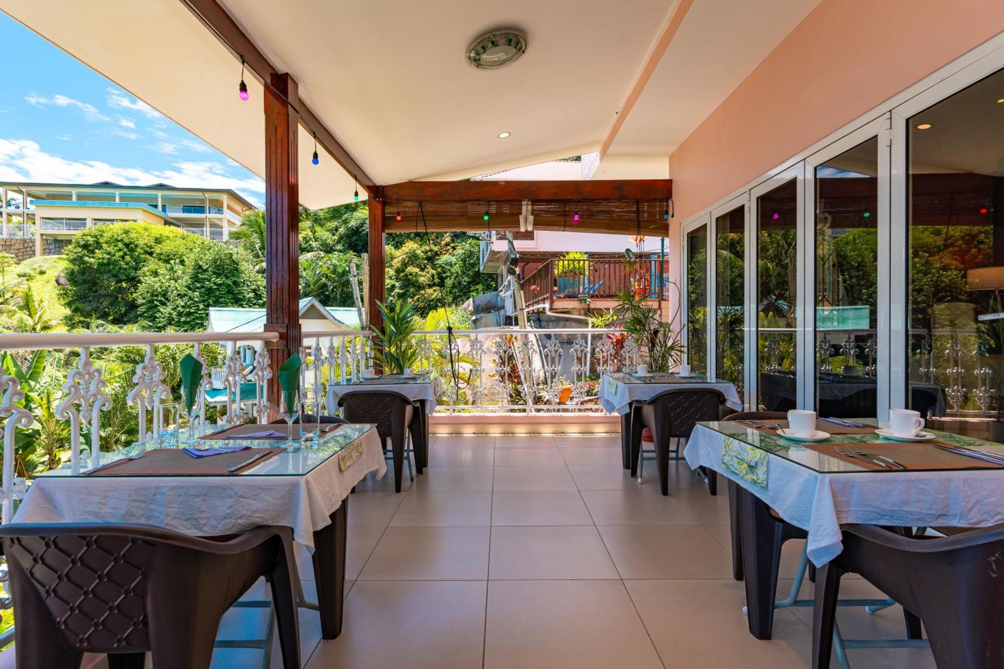Glacis Heights Villa Экстерьер фото
